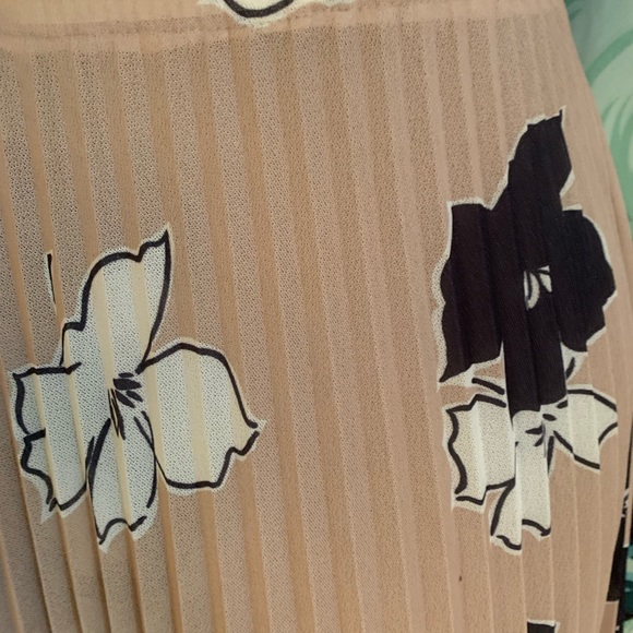 Vintage pleated dress - Picture 3 of 8